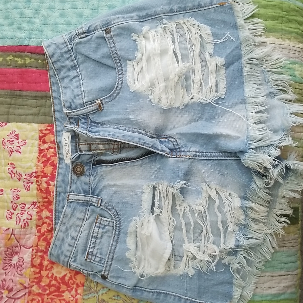 Machine high waiste cutoff denim shorts